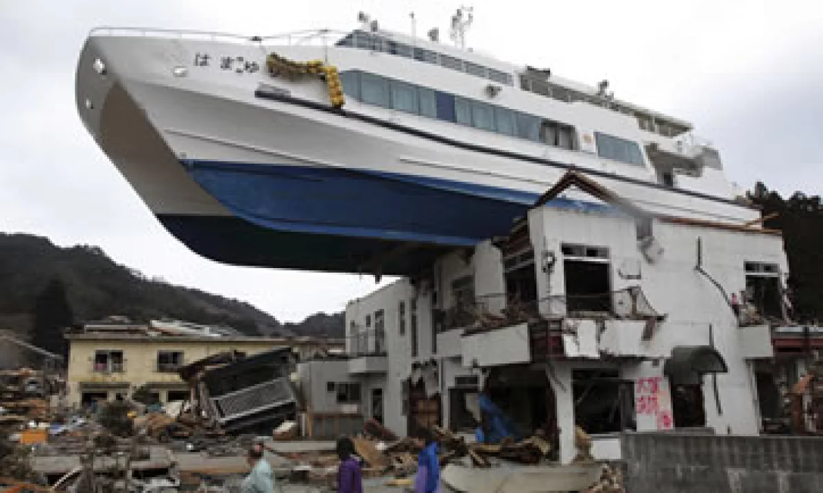Inversionistas confían en que el gasto lleve a una recuperación moderada en este tercer trimestre del año luego del golpe que recibió el país por el sismo y tsunami. (Foto: AP)