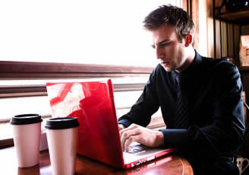 Tener a tu jefe en tu red social puede traerte grandes desventajas. (Foto: Jupiter Images)