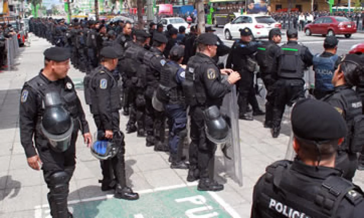La institución con la menor confianza de la población es la policía de tránsito, seguida de la policía preventiva municipal y la policía estatal. (Foto: Notimex)