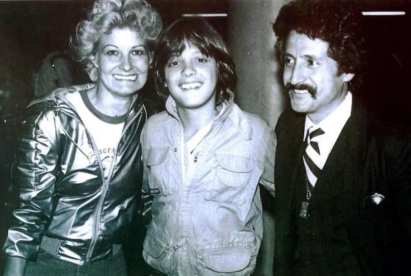 Luis Miguel junto a sus padres