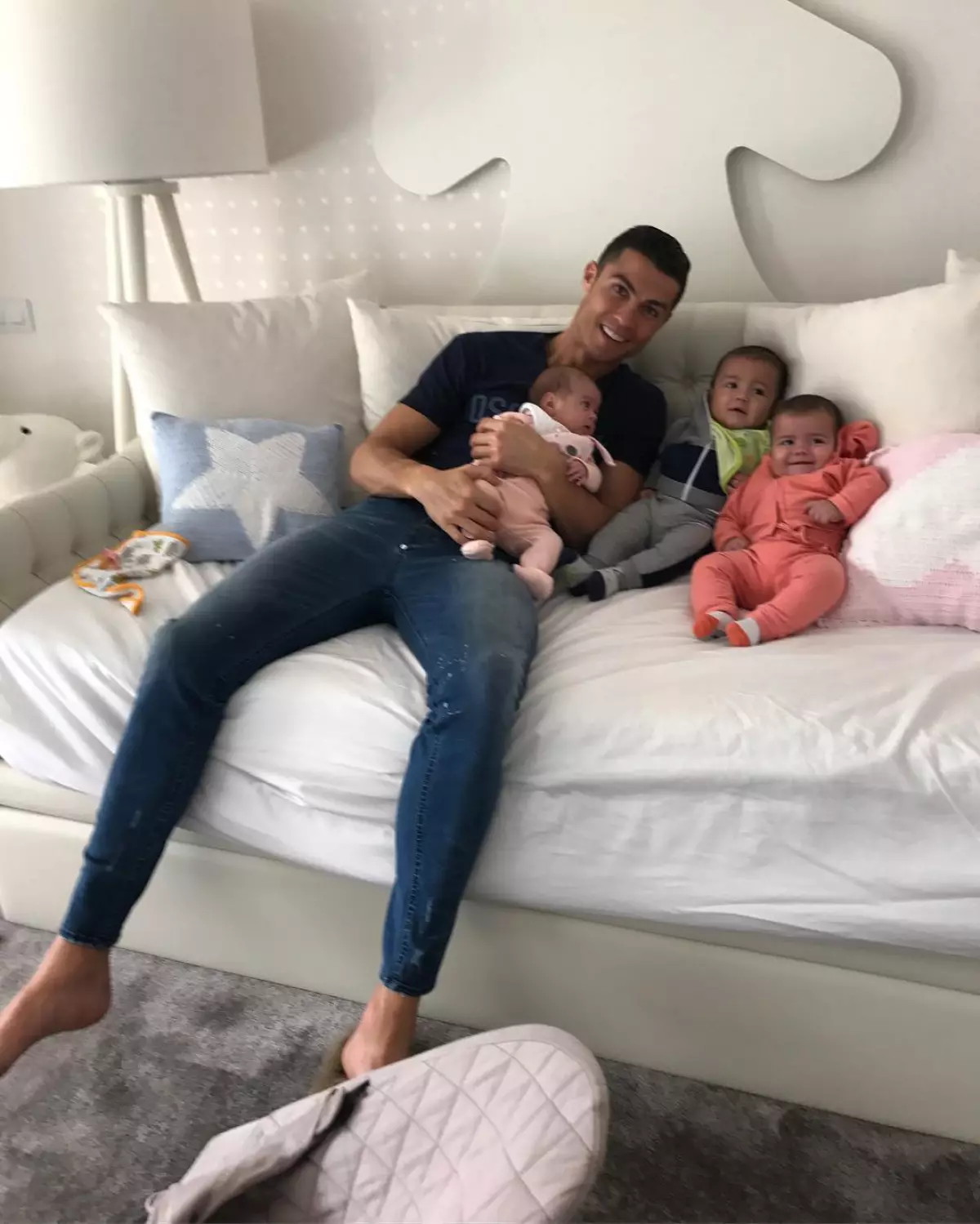 Cristiano Ronaldo y sus hijas, Eva María, Alana Martina y Mateo Ronaldo