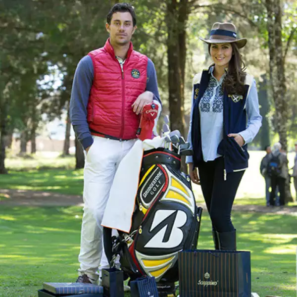 Mauricio Azcué,Valeria Arrizón