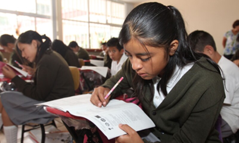 La organización pide recursos suficientes para la educación básica y superior a través de un gasto más eficiente. (Foto: Notimex)