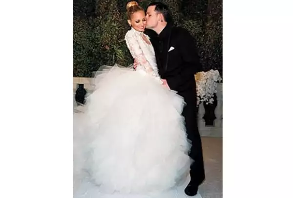 Nicole Richie en uno de sus tres vestidos Marchesa.