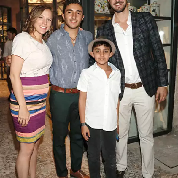 Jacky, Aaron Araf, David Araf y Charles Azar