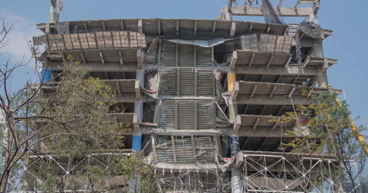 Inclinarse Un Edificio Hacia Un Costado