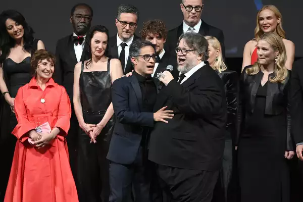 Guillermo del Toro y Gael García Bernal se avientan palomazo en el Festival de Cannes