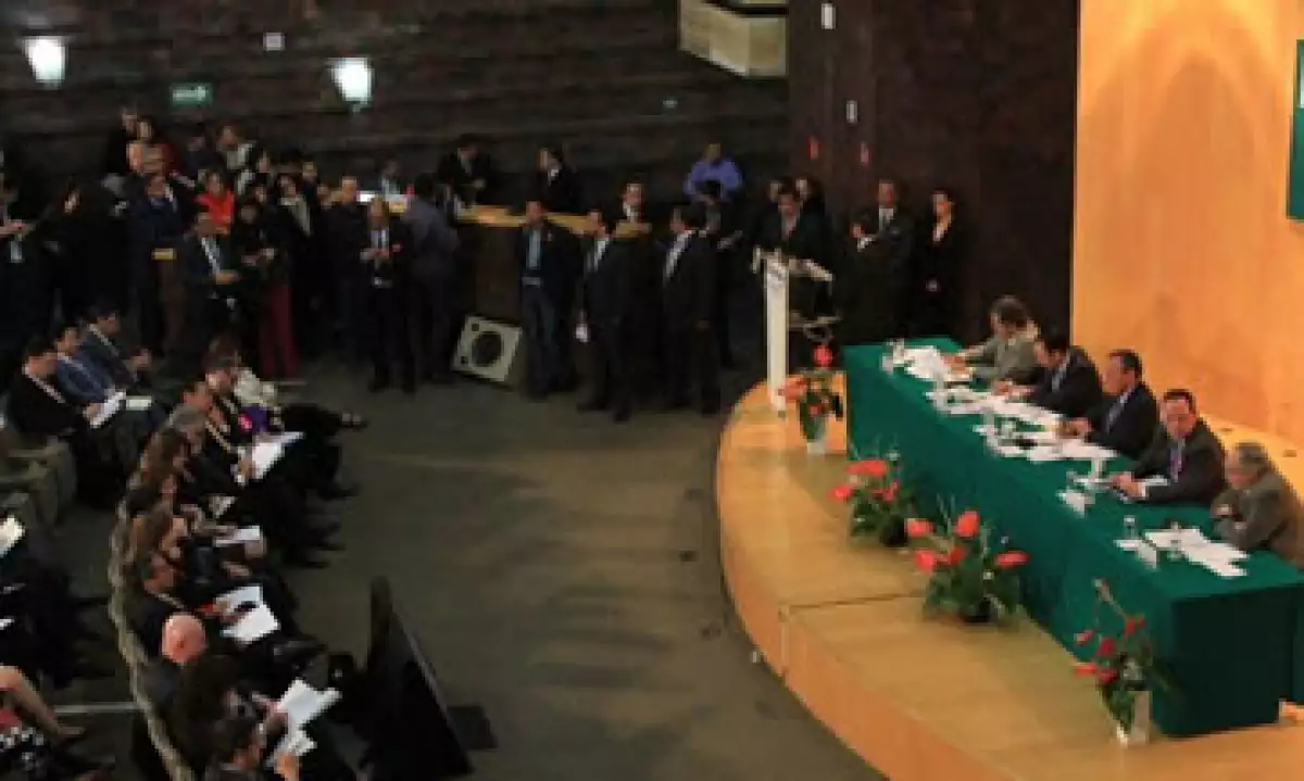 Legisladores federales en la mesa sobre la regulación en el consumo, autoproducción y derechos humanos, como parte del debate sobre la marihuana. (Foto: Twitter/@CanalCongreso )