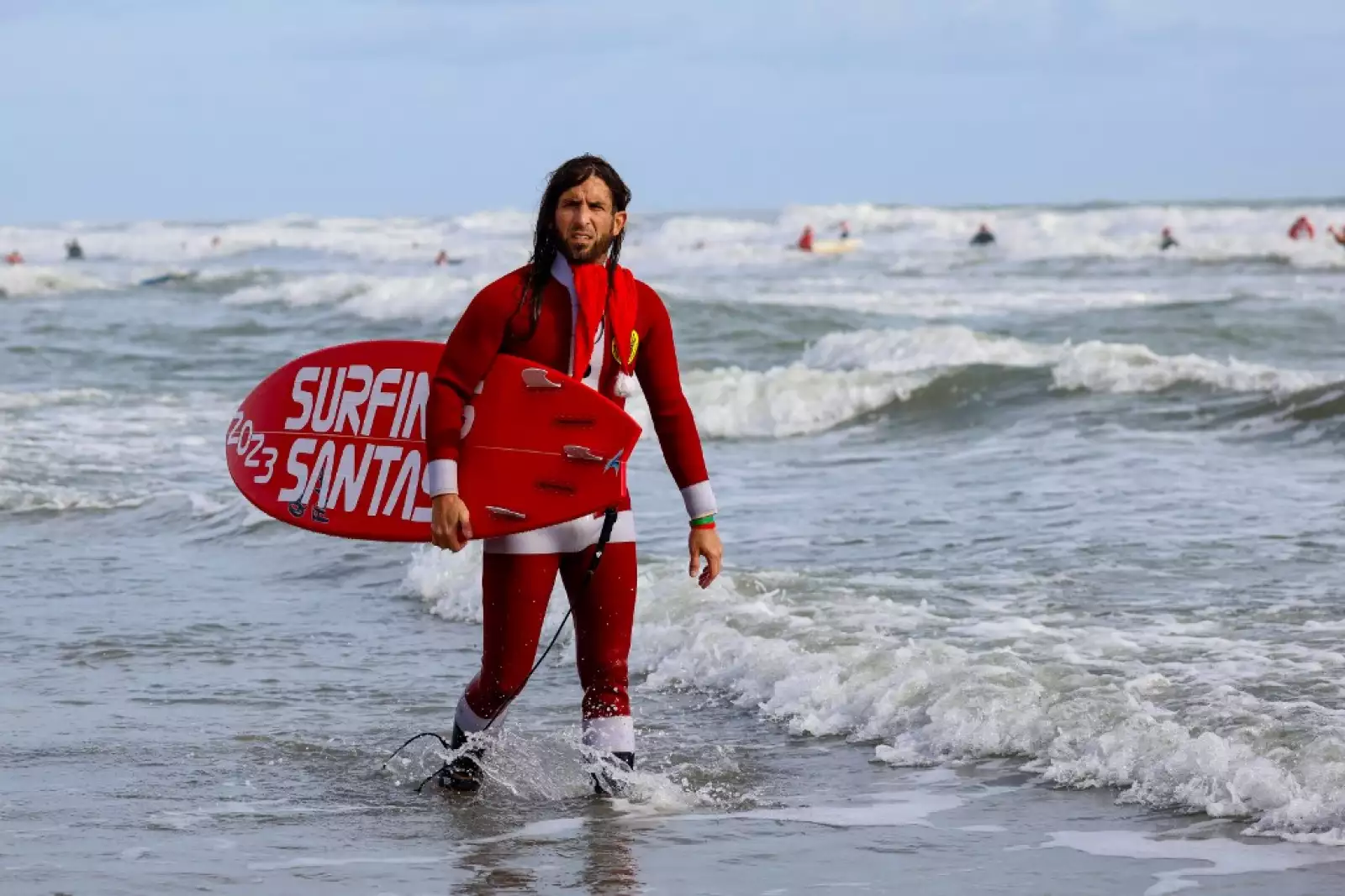 Surfing Santas se celebra cada año en Cocoa  Beach.