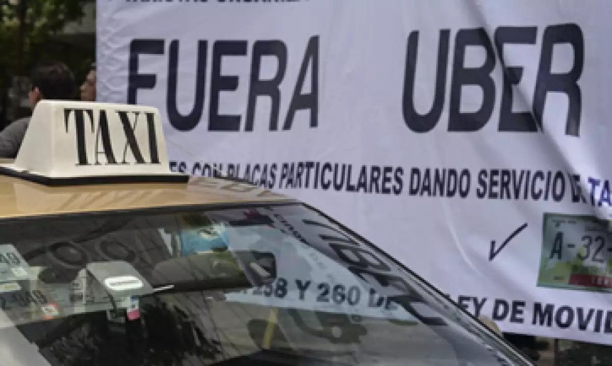 Taxistas del DF y del Estado de México rechazan la operación de empresas como Uber. (Foto: Cuartoscuro )