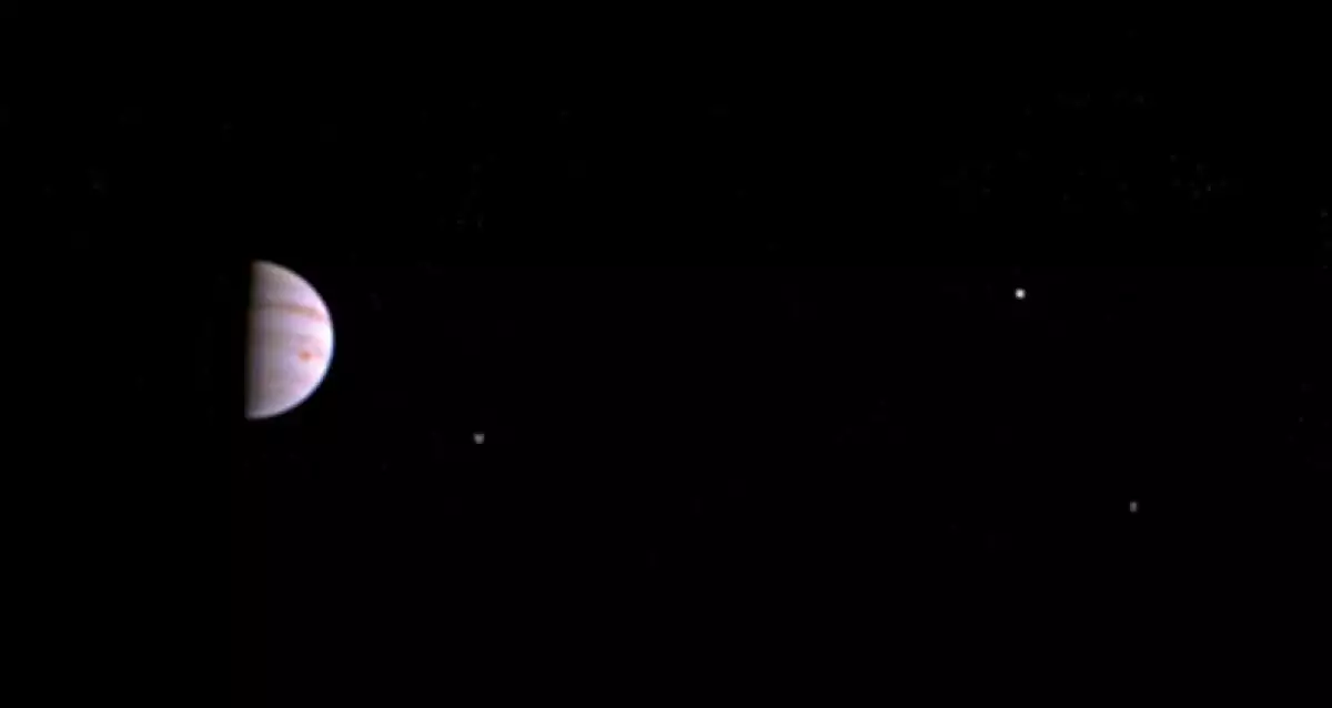 Esta es la primera imagen de la sonda Juno de Júpiter.
