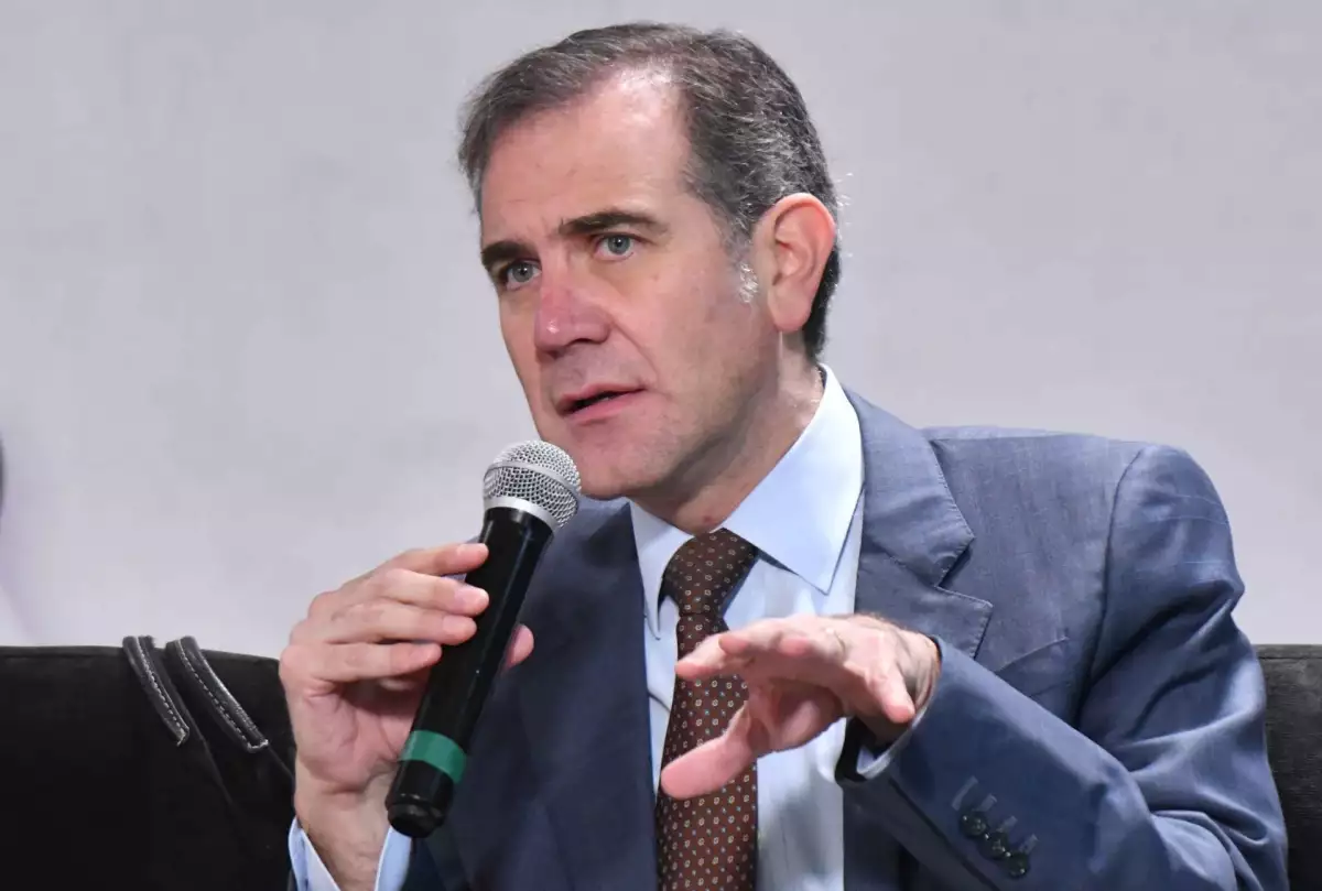Lorenzo Córodova gana amparo contra libros de texto de la SEP