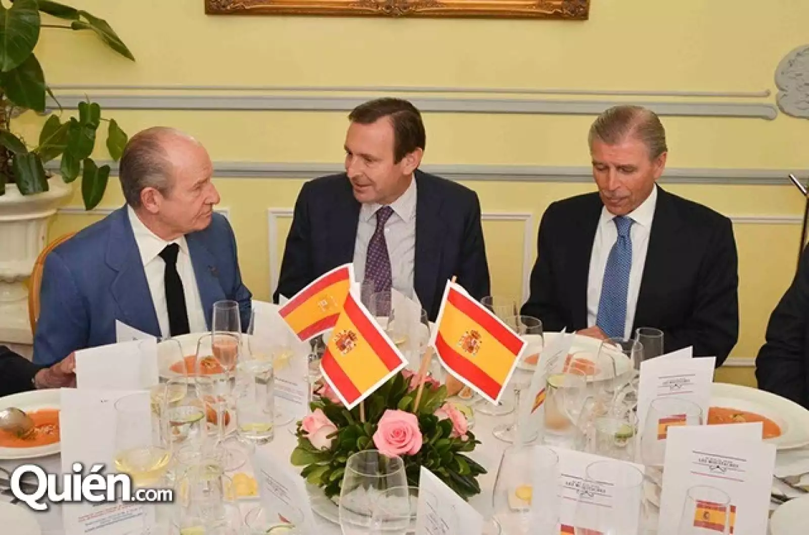 Don Antonio Cosío,Luis Fernández Cid,Embajador de España,y Luis Gálvez