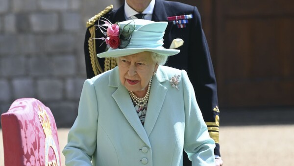 Destapan cuál es la urgencia de Isabel II por volver al ...