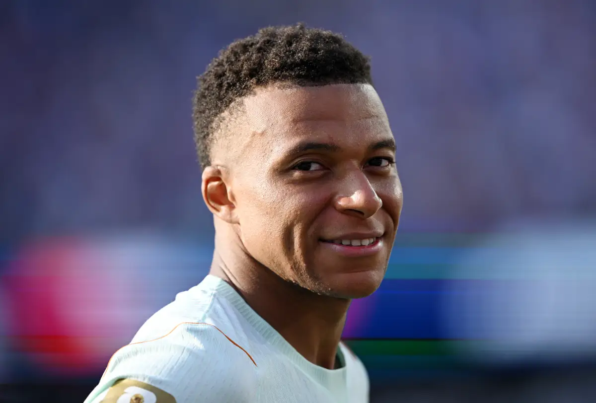 On incursiona en el mundo del futbol de la mano de Kylian Mbappé 