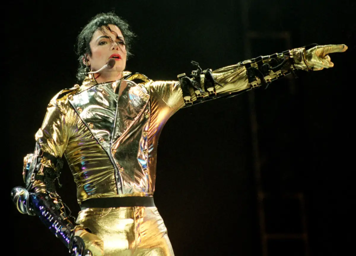 Michael Jackson hace historia es el primer artista en el Hot 100 de