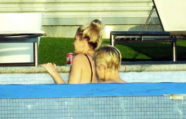 Los dos famosos fueron fotografiados en un plan romántico. ¿Tendrán algo más que una simple amistad?