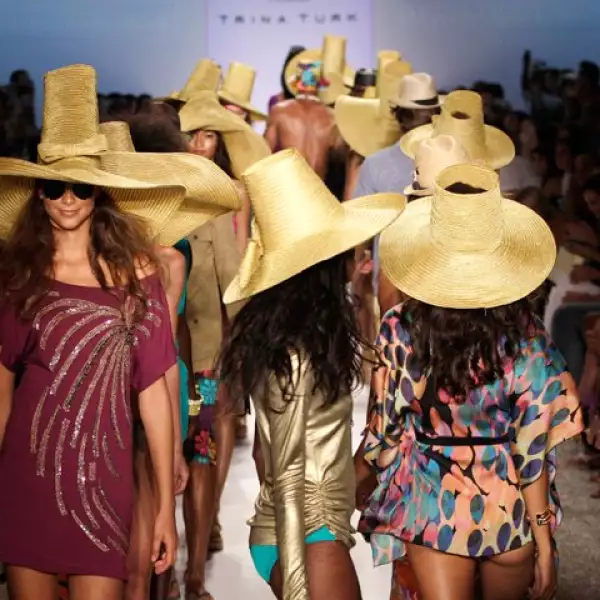 Trina Turk presentó su colección y le imprimió un divertido toque de diversión.