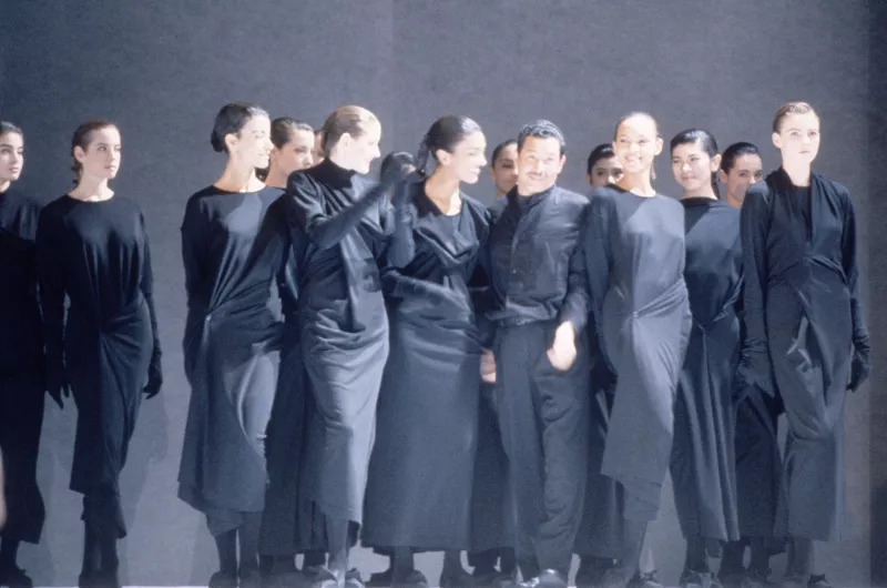 muere issey miyake