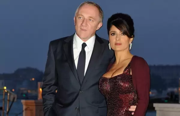 Henri Pinault, presidente de Pinault-Printemps-Redoute (PPR), aquí con su esposa Salma Hayek.