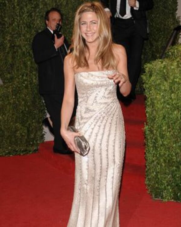 Jennifer usó un vestido Valentino que la hizo ver más joven.
