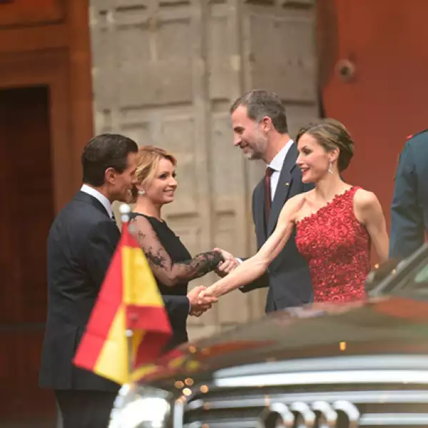 México y España continuarán fortaleciendo sus vínculos indivisibles para que en unidad, las sociedades de ambos países puedan tener mejores condiciones de vida, afirmó el presidente Enrique Peña Nieto.