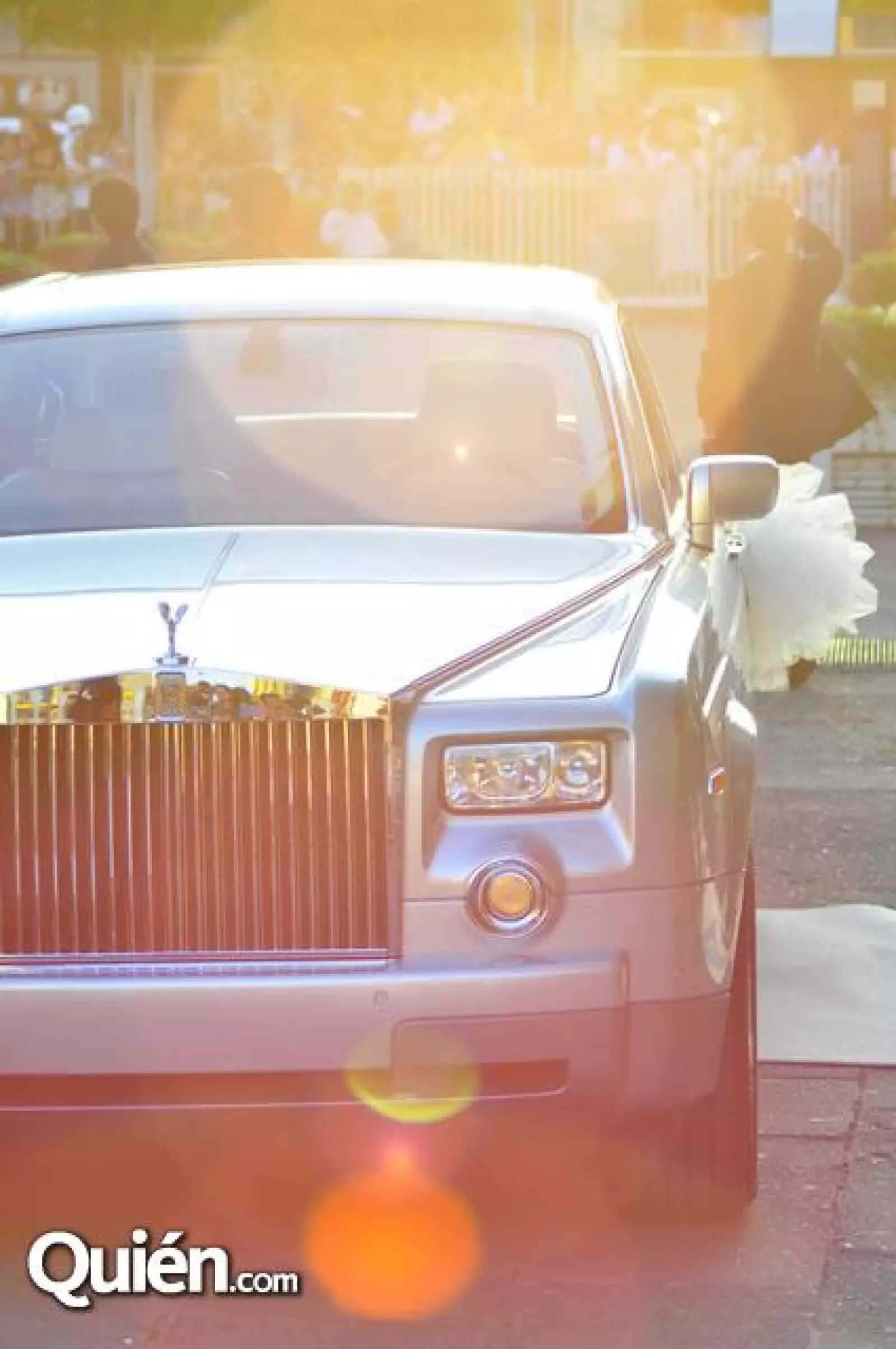 La novia llegando a la iglesia