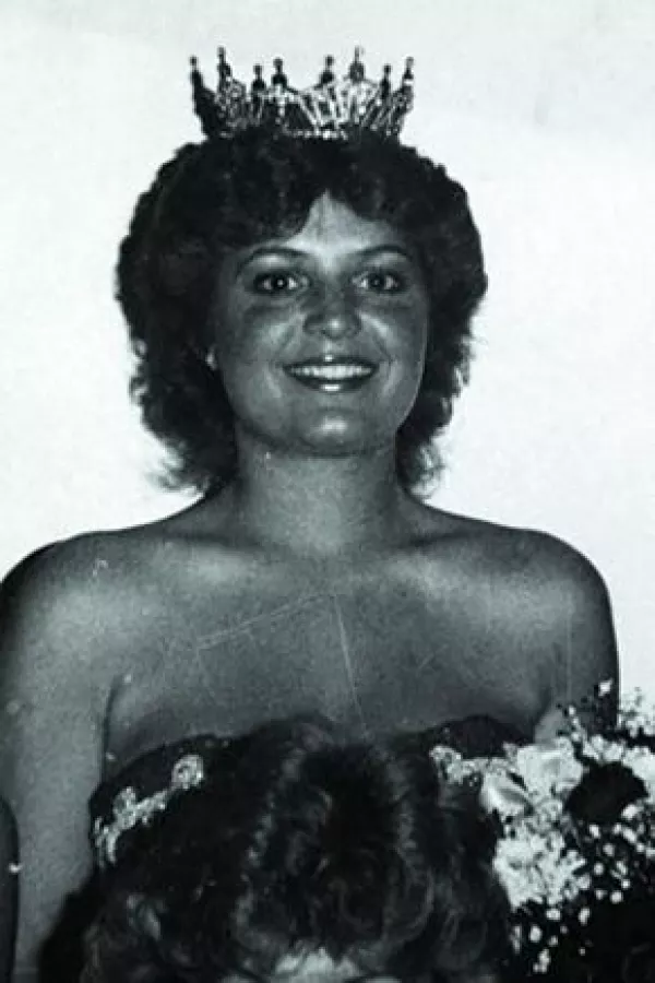 En el concurso de Miss Alakska 1984 obtuvo el segundo lugar.