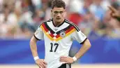 La imagen muestra al jugador Florian Wirtz durante partido con la selección absoluta de Alemania.