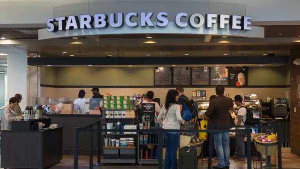 Alsea espera abrir cerca de 100 Starbucks en 2022. (iStock)