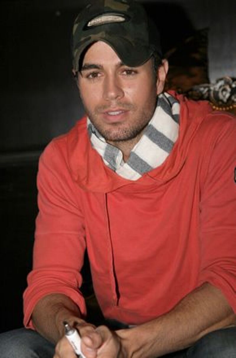 El cantante español, quien está nominado en 10 categorías en los Premios Billboard, viajará a nuestro país para ofrecer un concierto en Monterrey, otro en la ciudad y por último en Jalisco.