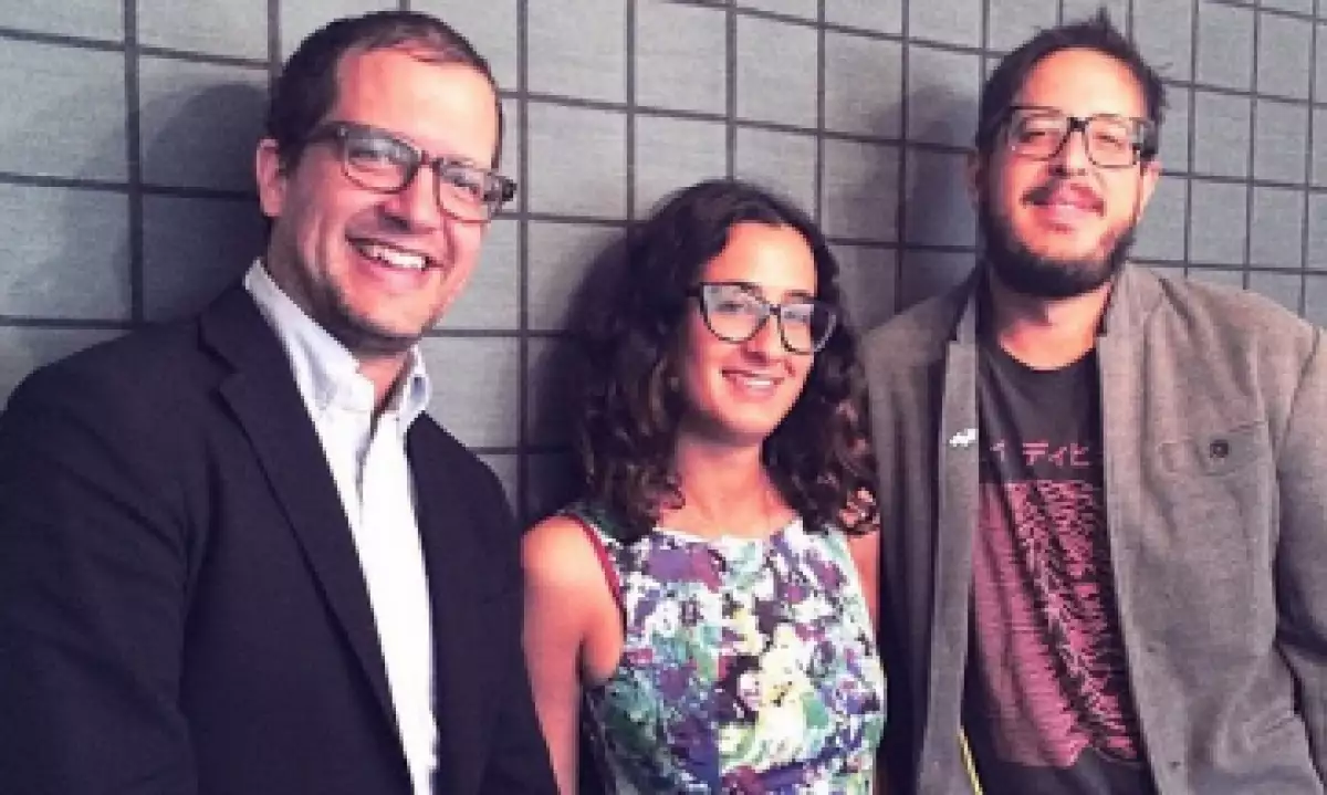 Scott Lamb (izquierda) y parte del equipo de BuzzFeed de América y México. (Foto: Marco Gómez)