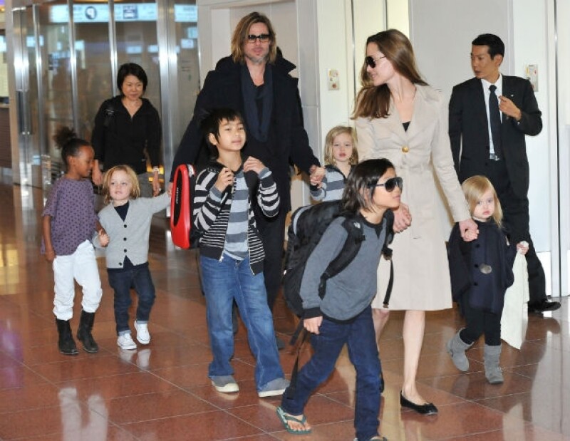 Más barato por docena es una afirmacíon que Angelina y Brad entienden.