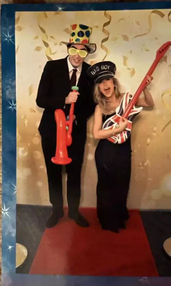 Valentina Paloma en la graduación de Olmo Cuarón.