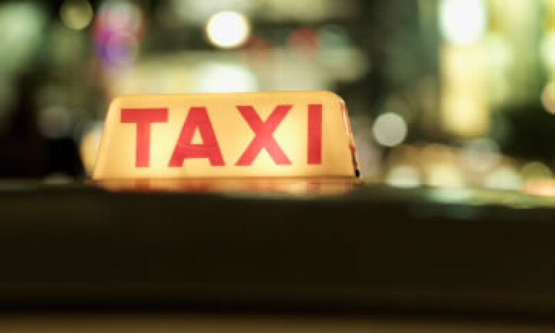 El Gobierno del DF informó que autorizó un aumento de 12% a la tarifa de los taxis. (Foto: Thinkstock)
