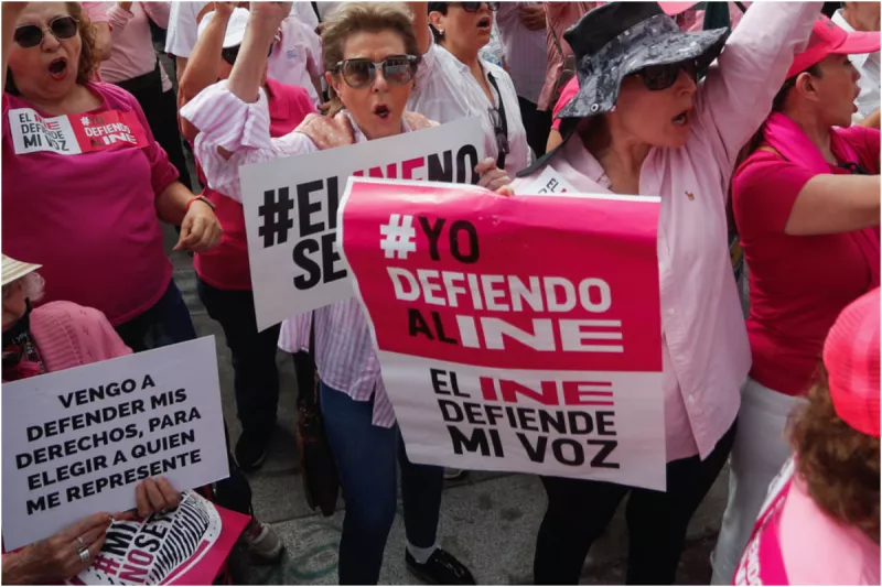 Protesta contra el INE