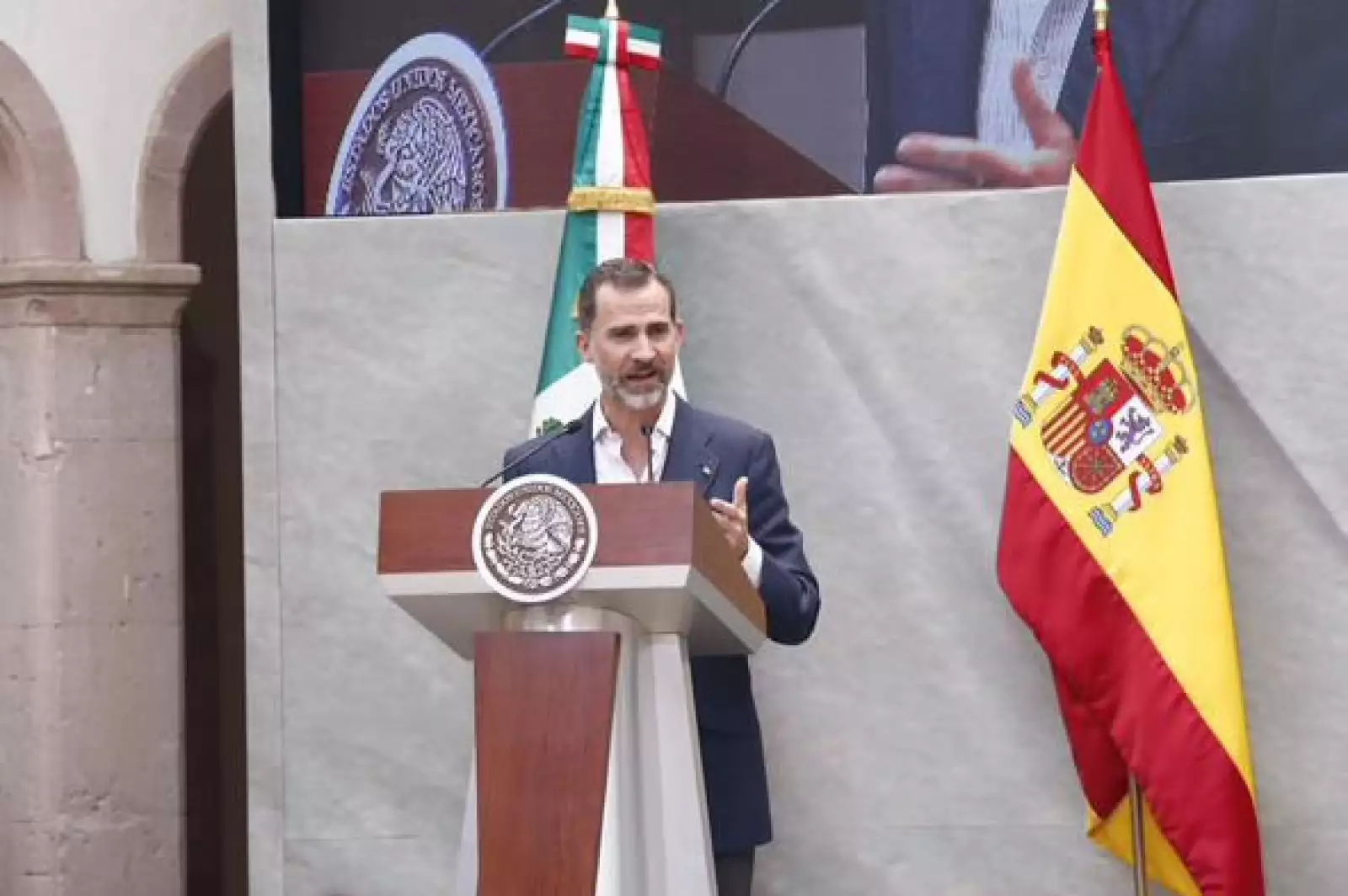 Durante su discurso, el Rey Felipe le pidió a Peña Nieto: `Se me ocurre, Sr. Presidente, pedirle un último favor: que nos permita a la Reina y a mí dejarles una parte de nuestro corazón aquí, en tierra mexicana´.