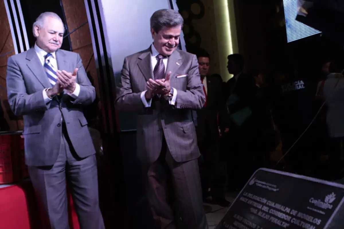El hermano del ex presidente Carlos Salinas de Gortari estuvo presente en el corte de listón del corredor cultural con el empresario Carlos Peralta.