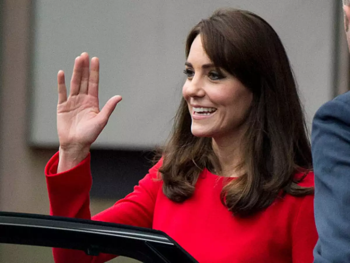 La forma de saludar de la duquesa se ha vuelto una característica en ella e incluso ha sido denominada como "The Kate Wave".