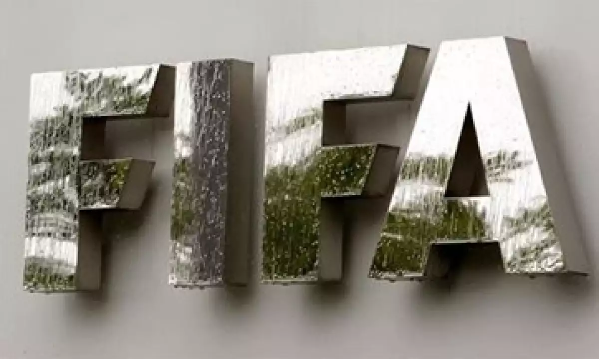La FIFA creará un fondo de 100 millones de dólares para asegurar los salarios de los futbolistas que participan con sus selecciones nacionales. (Foto: Reuters)