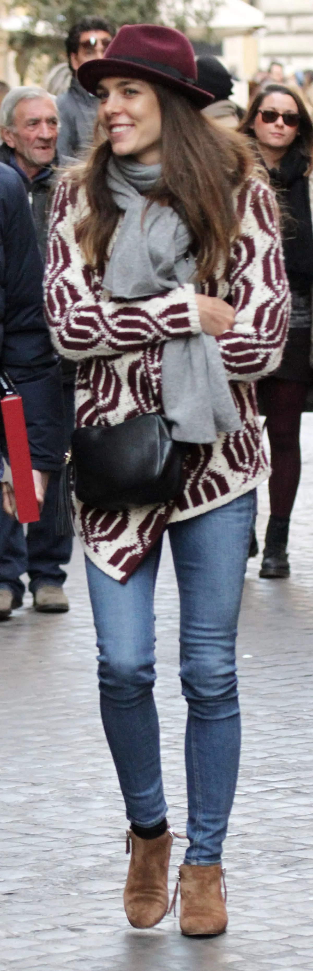La aristócrata de 28 años de edad siempre logra resaltar su belleza, eligiendo outfits acorde con su estilo.