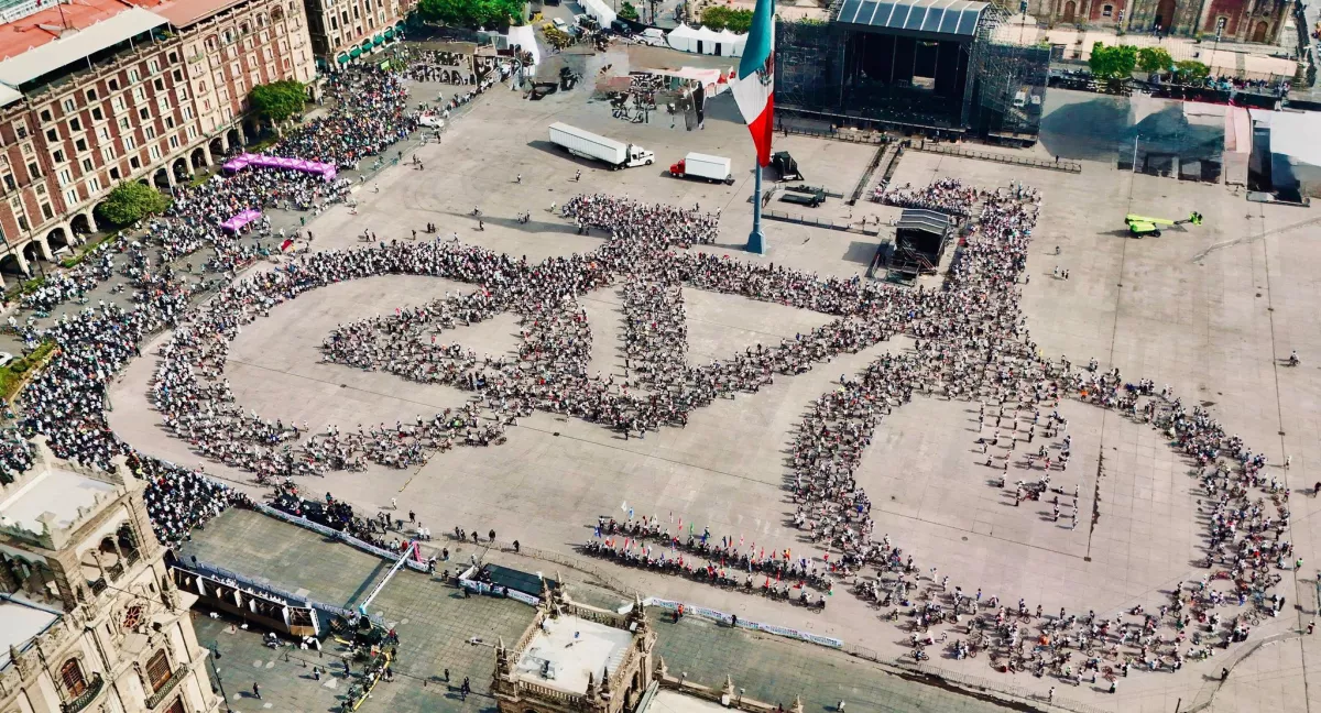 bicicleta gigante zócalo