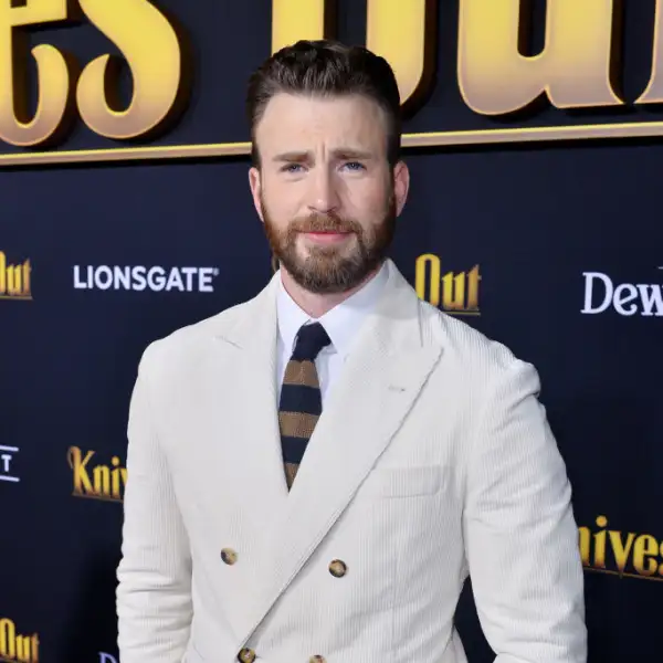 Premiere Of Lionsgate's "Knives Out" - Red Carpet