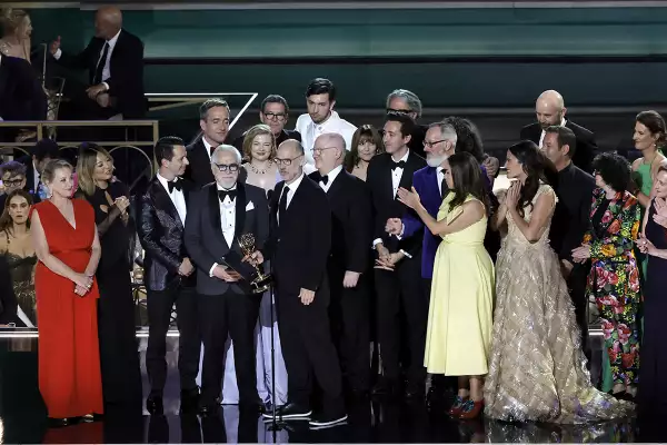 Premios Emmy 2022 ganadores mejor serie dramatica mejor serie comica zendaya lizzo