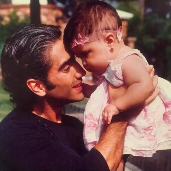 Con esta hermosa postal papá e hija, el cantante felicitó a Vale por su cumple.