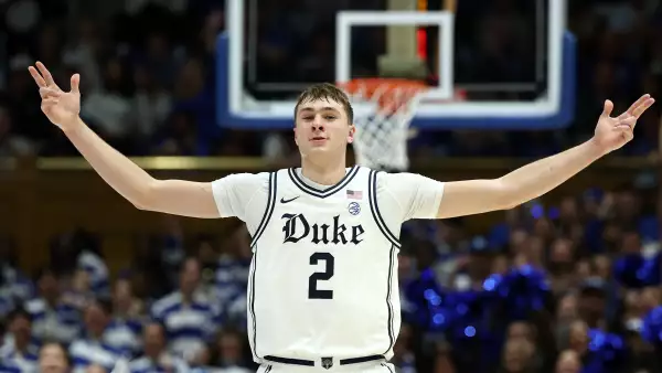 ¿La venderías? Una tarjeta de Cooper Flagg puede valer millones de dólares o 32 años de NBA