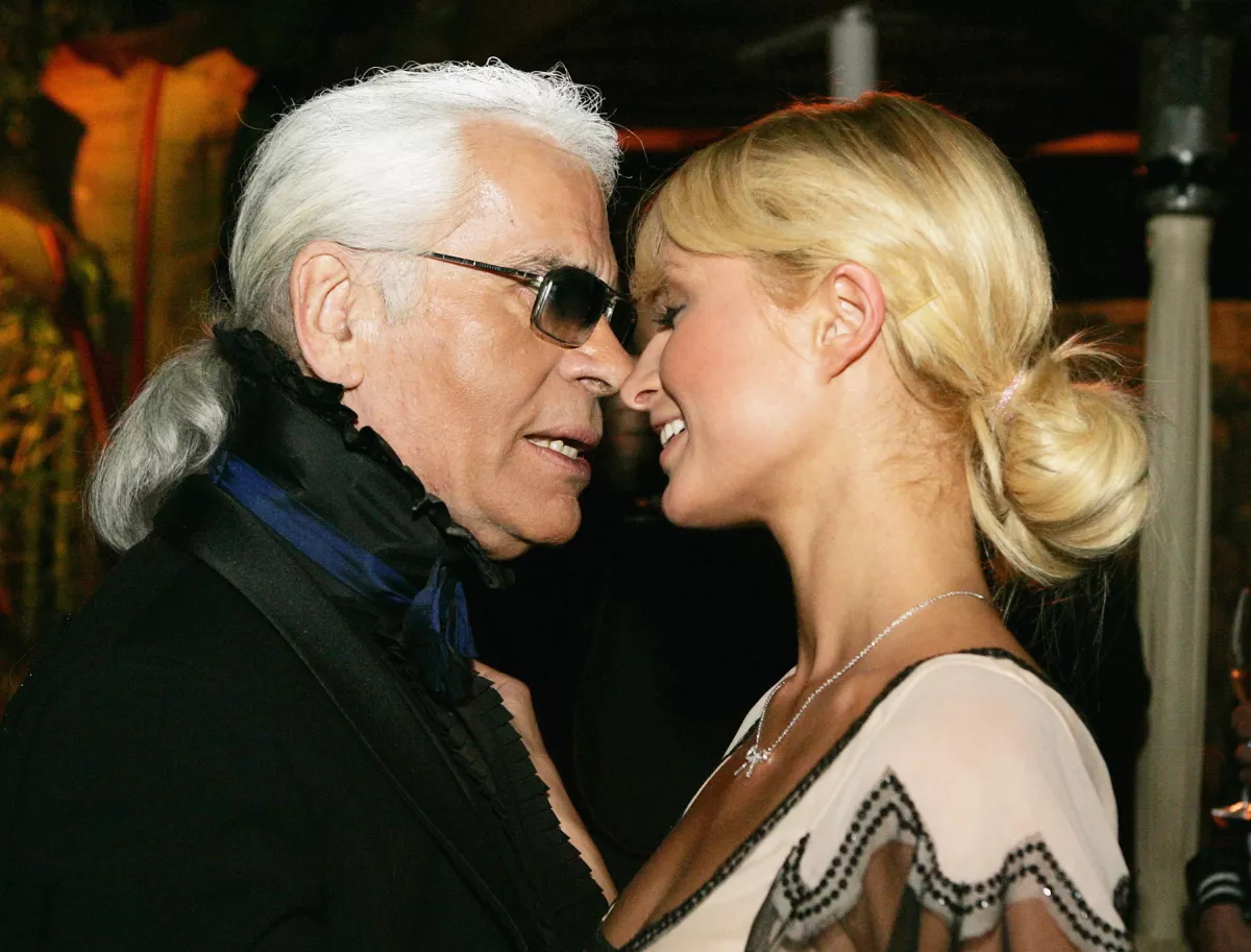 Karl Lagerfeld y Paris Hilton en el lanzamiento de Dom Perignon Rose Vintage en 2006.