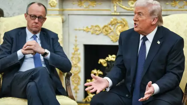 El presidente de los Estados Unidos, Donald Trump, se reúne con el canciller alemán Friedrich Merz en la Oficina Oval de la Casa Blanca en Washington, DC, el 3 de marzo de 2026. El canciller Merz es el primer líder europeo en visitar al presidente Trump desde que Estados Unidos e Israel iniciaron su guerra contra Irán.