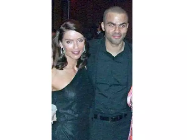 Está imagen salió recientemente donde Tony está con su supuesta amante Erin Barry.