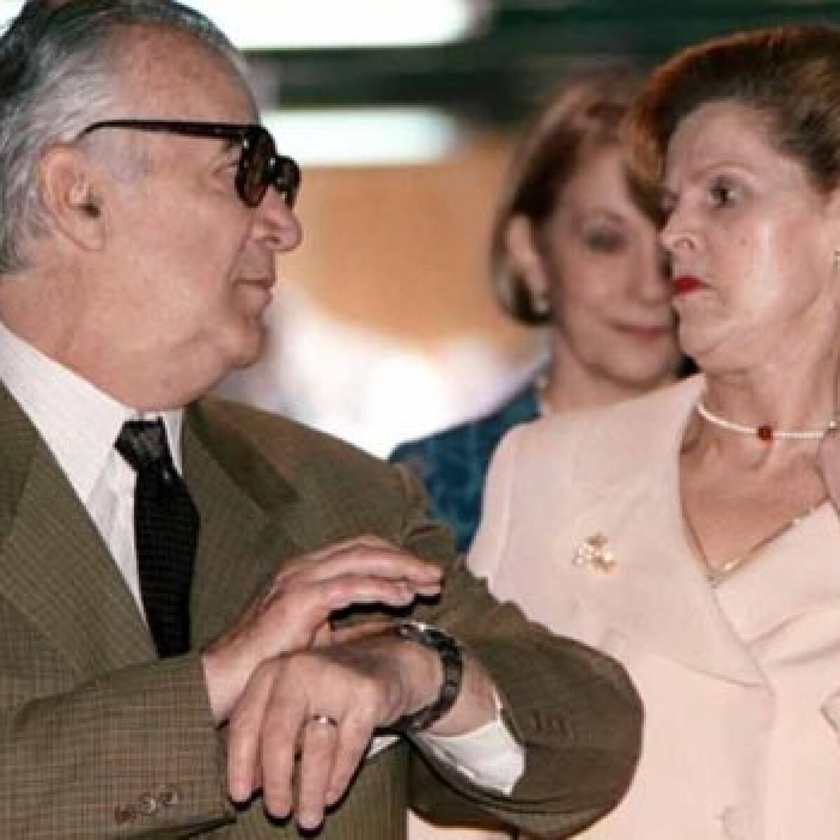 Miguel de la Madrid un sexenio marcado por la crisis Miguel de la Madrid un sexenio marcado por la crisis